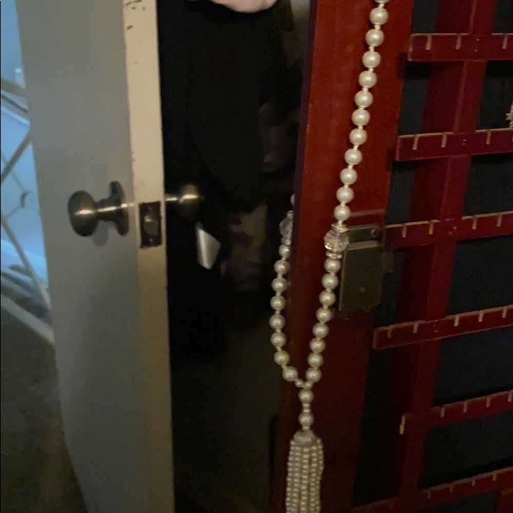 Necklace in pearl color